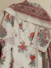 Neckline and lace detail